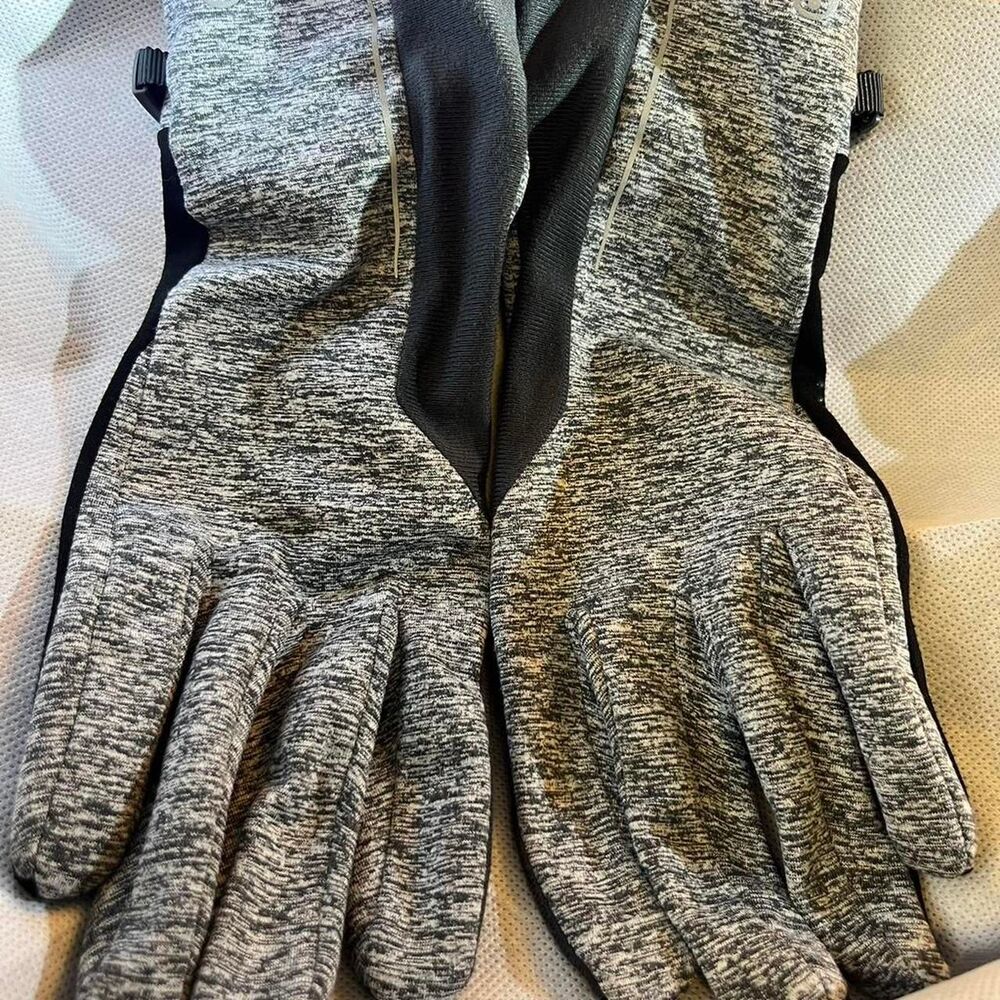 Lululemon Men's Grey and Black Gloves